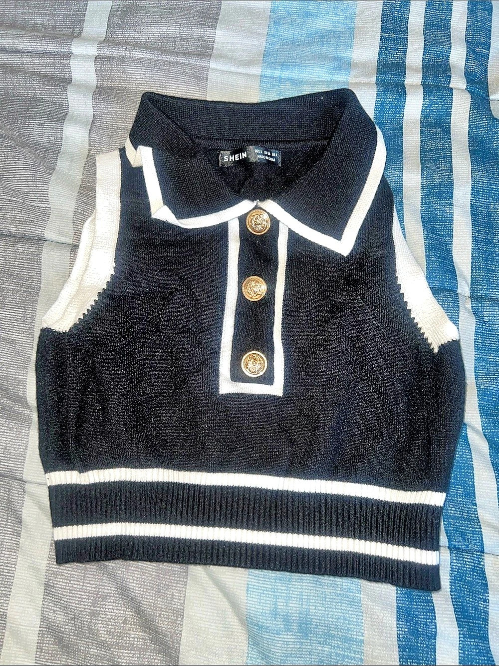 SHEIN Color Block Knit Sleeveless Crop Top in Black & White